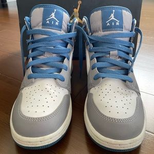 Like new- Air Jordan 1 Mid in cement grey-true blue Size 7